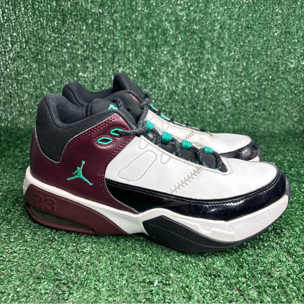 Nike Jordan Kids' Grade School‎ Max Aura 3 Basketball Shoes 5.5 Youth